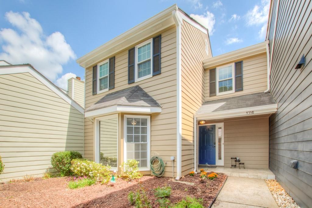 4598 Village Oaks Circle, Dunwoody, GA Home for sale