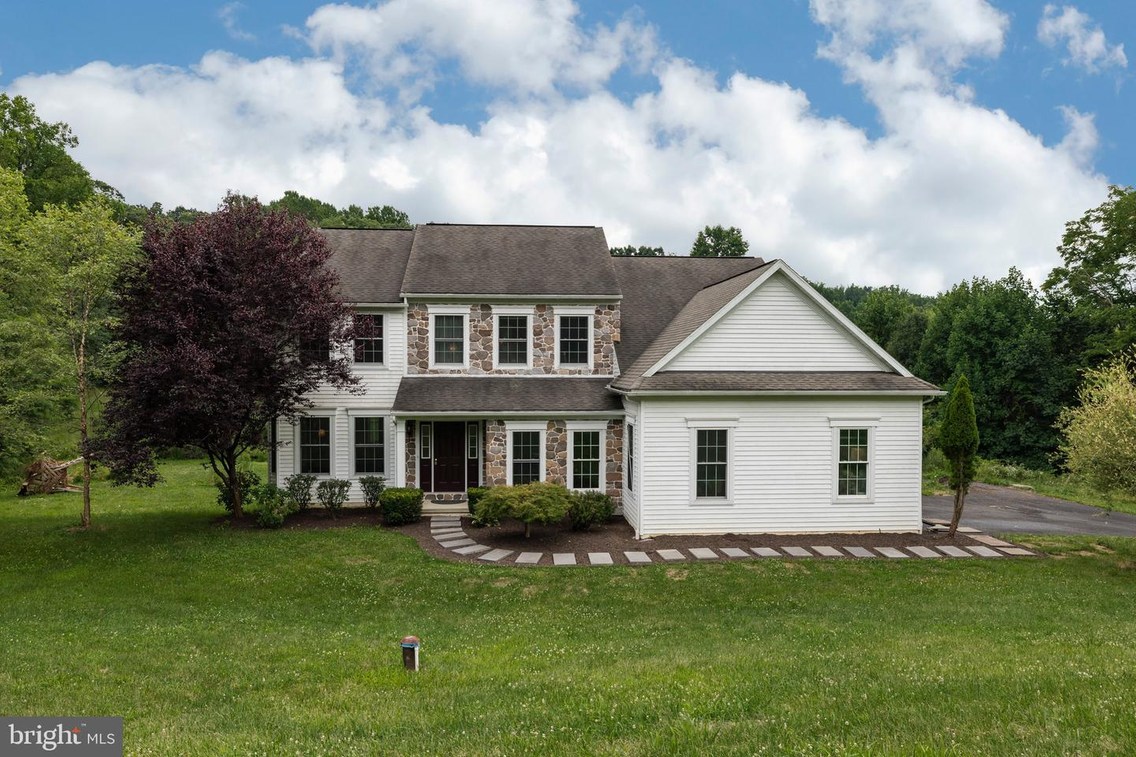 140 Pine Tree Drive, Honey Brook, PA Home for sale